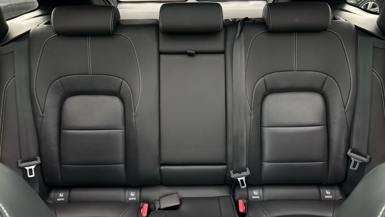 Jaguar F-Pace 2.0 D200 R-Dynamic Black 5dr Auto AWD Diesel Estate